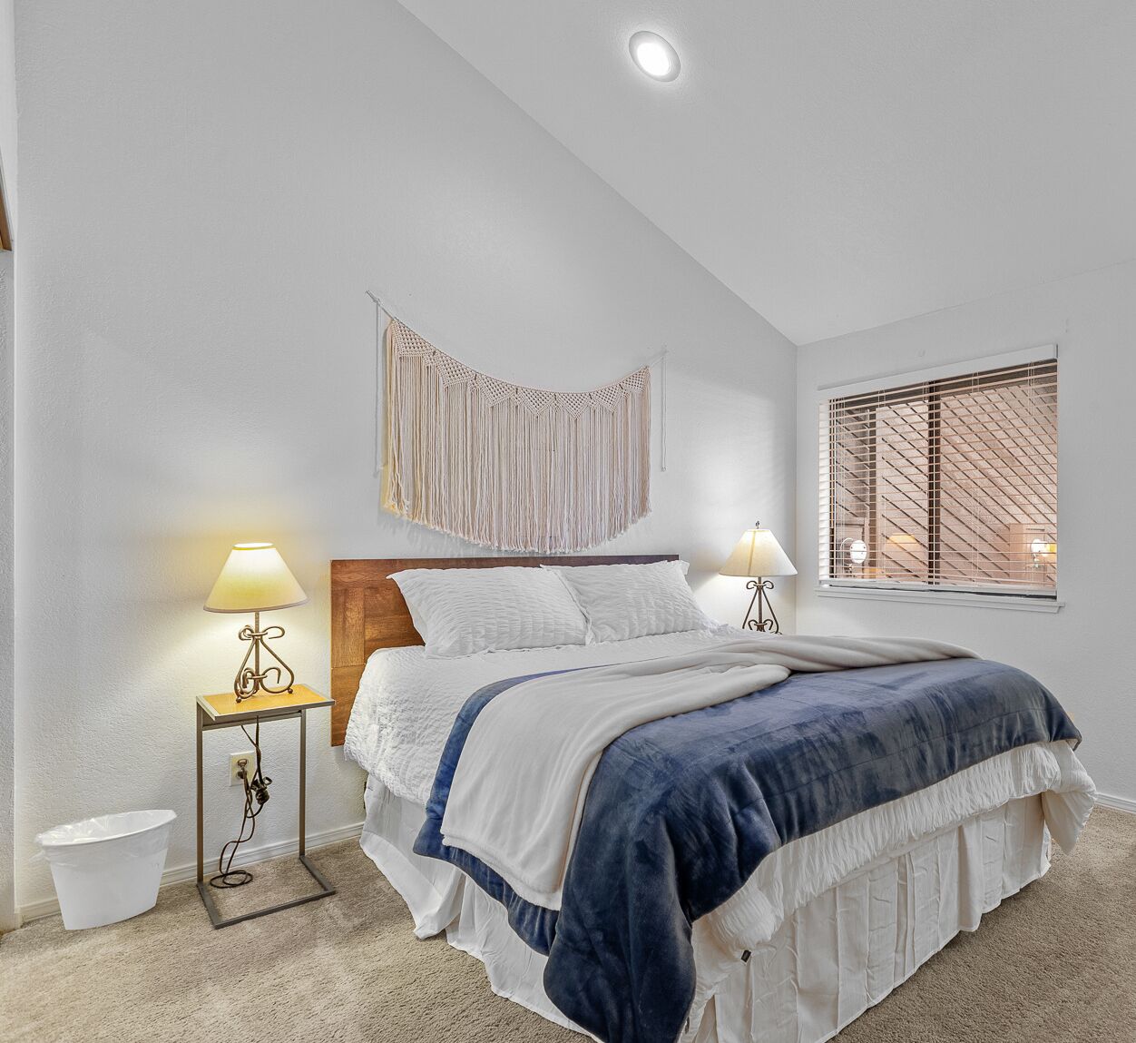 2 habitaciones, escritorio, tabla de planchar con plancha y wifi gratis 