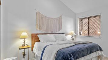 2 habitaciones, escritorio, tabla de planchar con plancha y wifi gratis