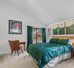 2 bedrooms, desk, iron/ironing board, free WiFi - Twin Lakes Village Home—Golf Retreat, Community Pool, Corner Lot, and Single-Level Living! (Rathdrum)