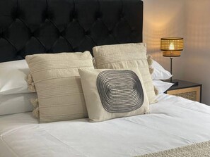 2 chambres, fer et planche à repasser, Wi-Fi, draps fournis