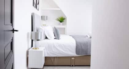 Designer Cardiff Apartments with Free Parking