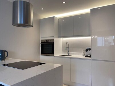 Exclusive Cardiff Centre Apartment Free Parking
