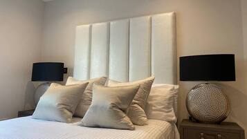 1 habitación, tabla de planchar con plancha, cuna de viaje y wifi