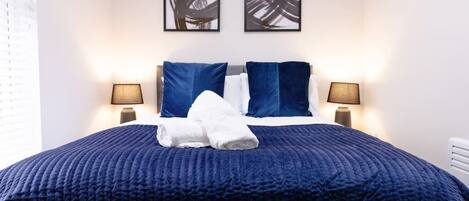 2 多间卧室、熨斗/熨衣板、WiFi、床单