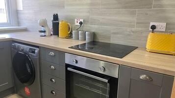 Fridge, microwave, oven, coffee/tea maker