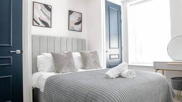 1 habitación, tabla de planchar con plancha, wifi y ropa de cama