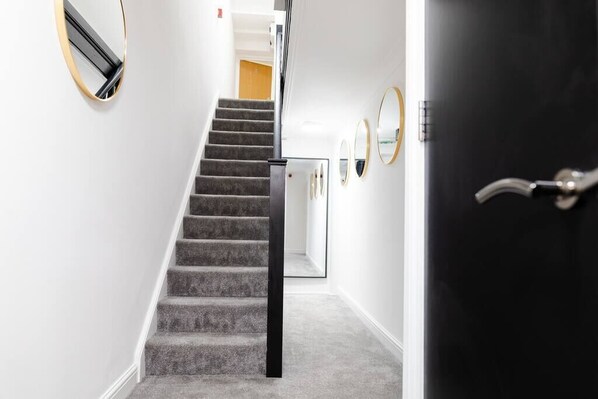 Interior - Beautiful 2 Bedroom Apartment Near City Centre (Cardiff)