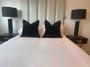 2 Schlafzimmer, B ügeleisen/Bügelbrett, Reisekinderbett, WLAN