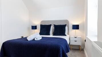 1 bedroom, desk, iron/ironing board, WiFi