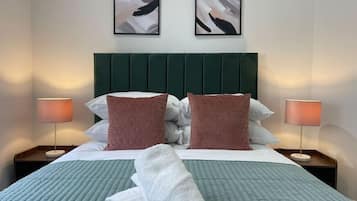 1 habitación, tabla de planchar con plancha, wifi y ropa de cama