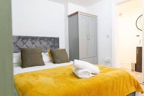 1 غرفة نوم ومكواة/لوح كي وواي فاي وملاءات أسرّة