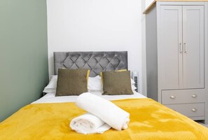 1 habitación, tabla de planchar con plancha, wifi y ropa de cama 