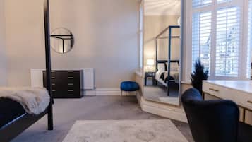 5 habitaciones, tabla de planchar con plancha, wifi y ropa de cama