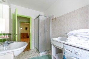 Shower, towels - Casa Iris 1 (Falcade)