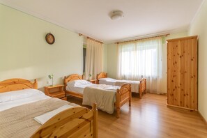 3 bedrooms, bed sheets