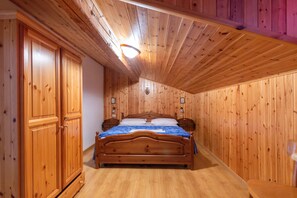 3 bedrooms, bed sheets