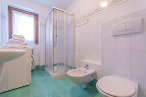Shower, towels - Villa Licia trilo (Falcade)