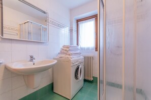 シャワー、タオル