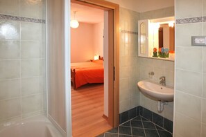 Shower, towels - Casa Lisa (Falcade)