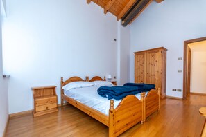 3 bedrooms, bed sheets