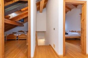 3 bedrooms, bed sheets