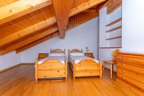 3 bedrooms, bed sheets