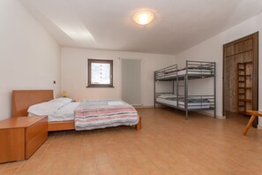 2 bedrooms, free WiFi, bed sheets