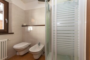 Shower, towels
