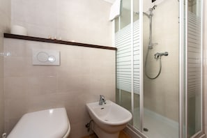 Shower, towels - Villa Simona P1 (Falcade)
