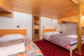 1 bedroom, free WiFi, bed sheets - Villa Simona P2 (Falcade)