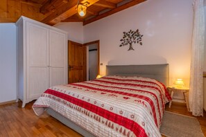 2 多间卧室、免费 WiFi、床单