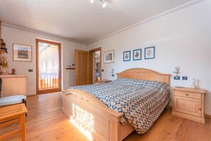 2 多间卧室、床单