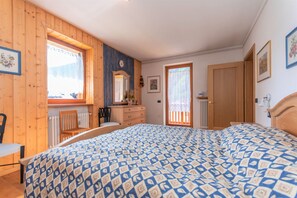 2 bedrooms, bed sheets