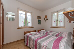 1 bedroom, free WiFi, bed sheets