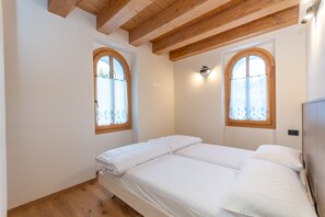 2 chambres, fer et planche à repasser, accès au Wi-Fi (inclus)