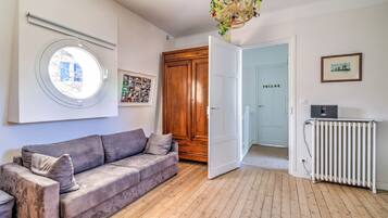 Télévision, lecteur de DVD, chaßne hi-fi