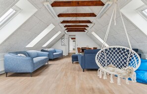 Smart-TV, fotballspill og bordtennis