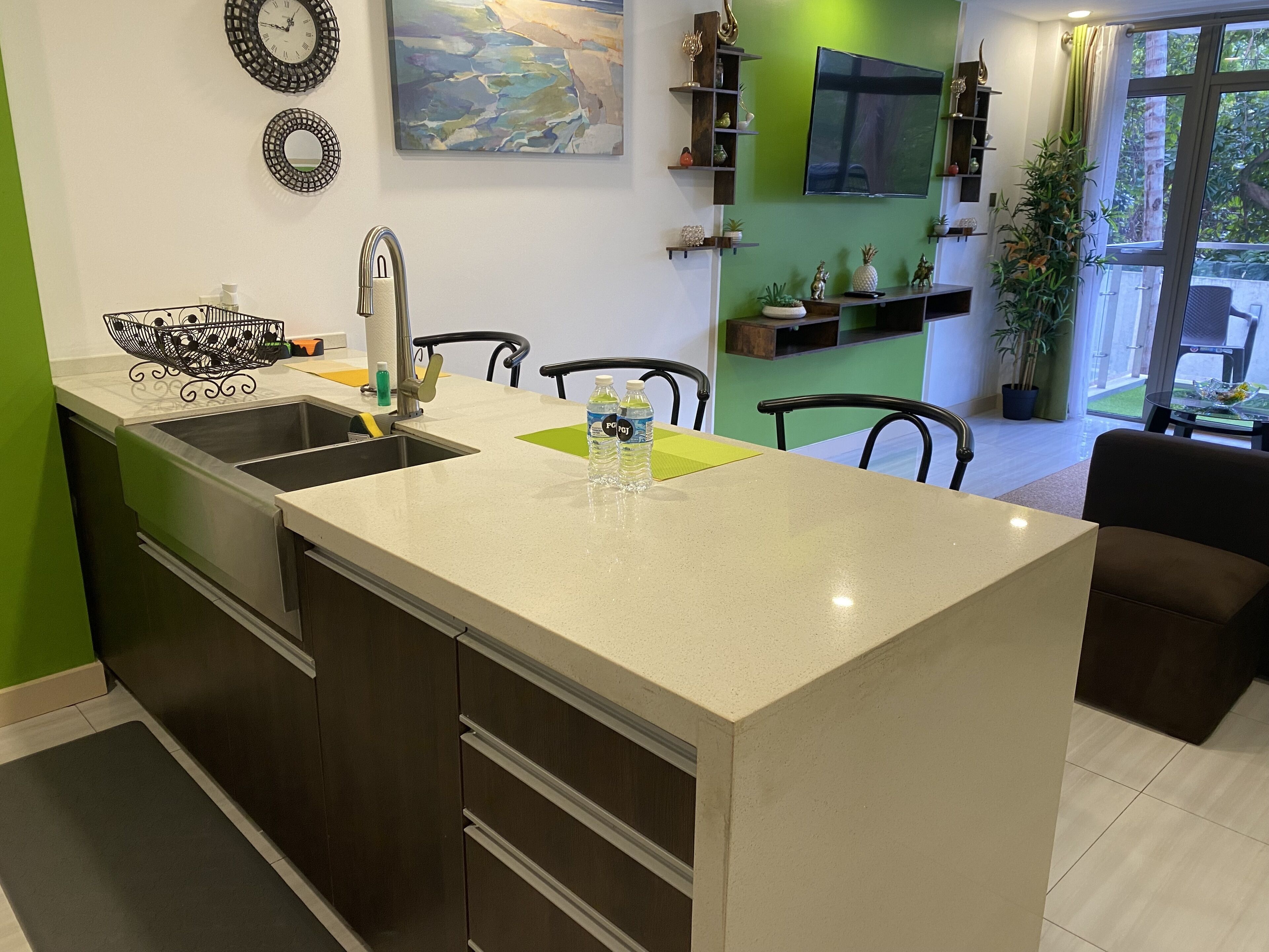 Apartment | Living area | 50-inch Smart TV with cable channels