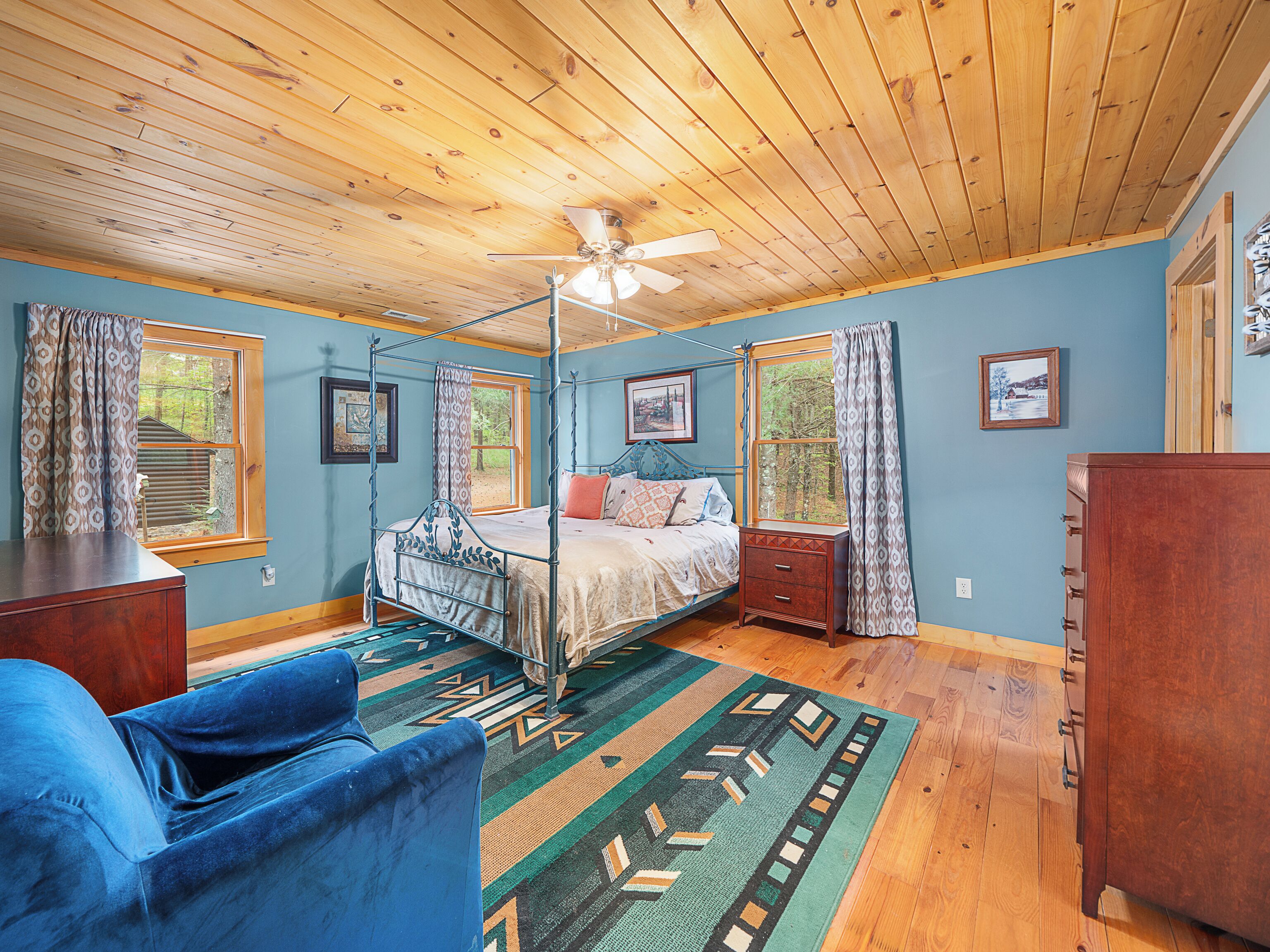 2 bedrooms, bed sheets