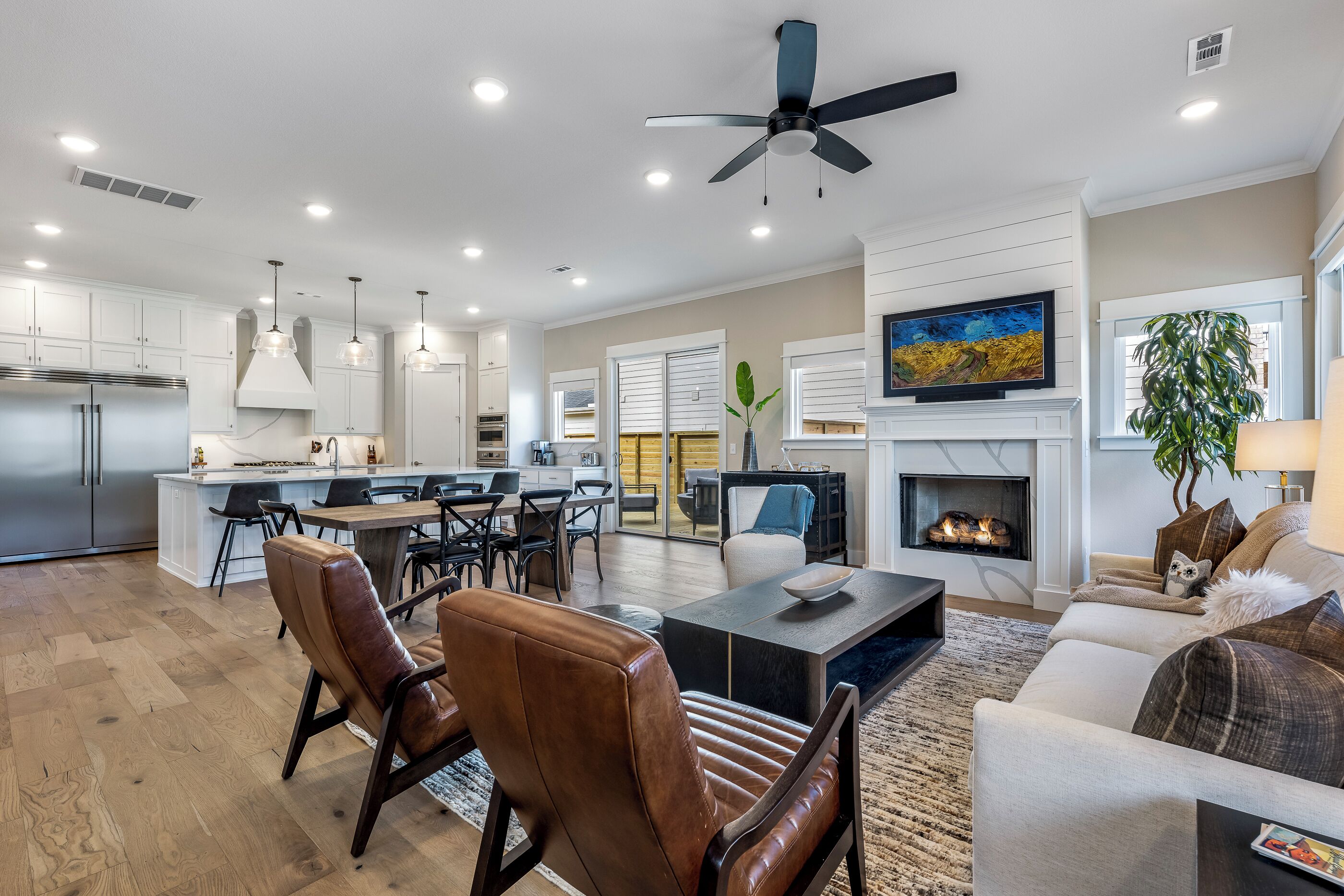 Smart TV, fireplace, DVD player