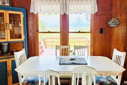 Family Cottage | In-room dining