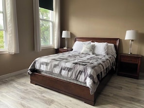Deluxe Room | Free WiFi - The Avonlea Inn (Stratford)