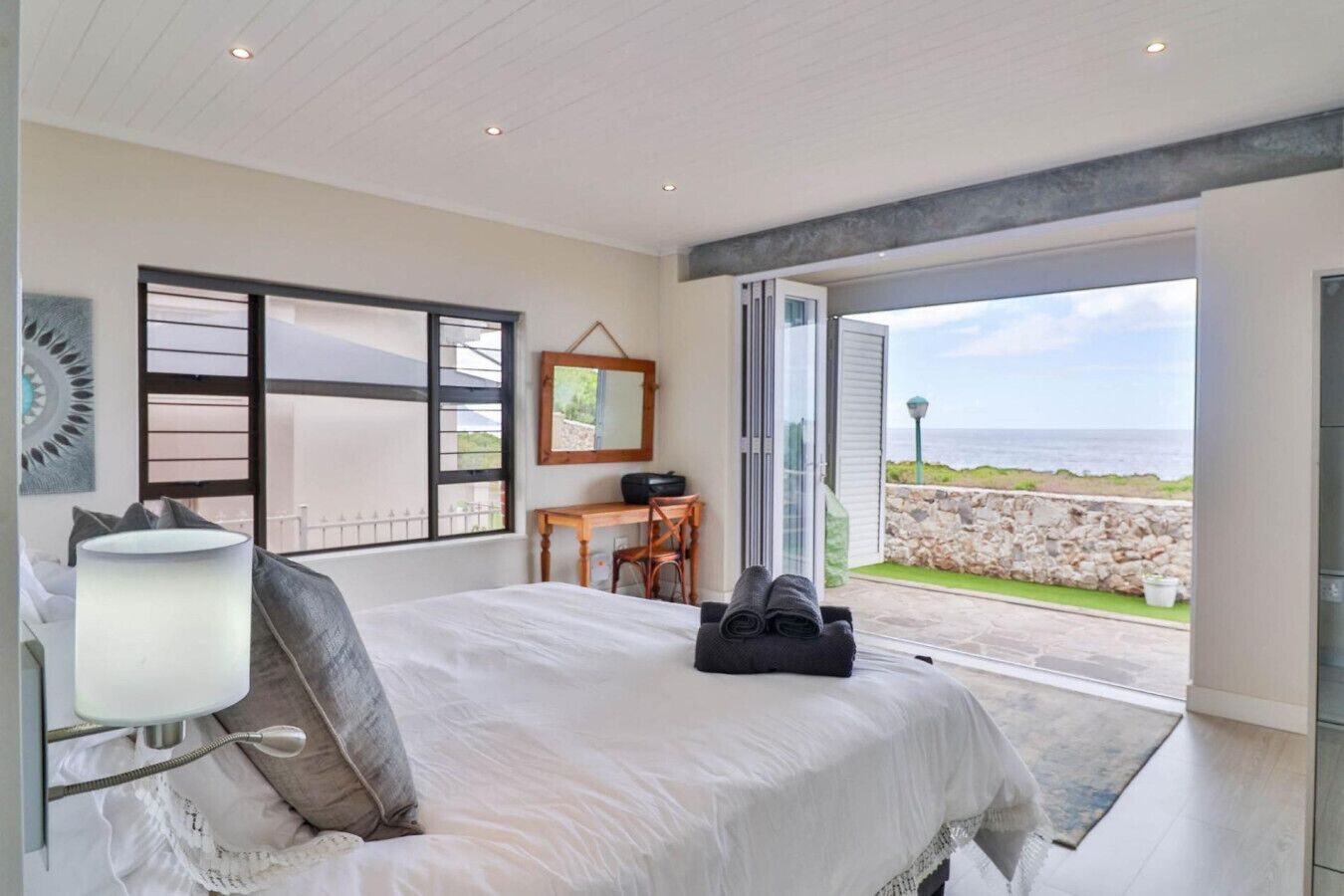 4 habitaciones, escritorio, tabla de planchar con plancha y wifi gratis 