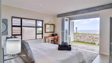 4 bedrooms, desk, iron/ironing board, free WiFi