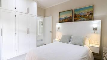 4 bedrooms, desk, iron/ironing board, free WiFi