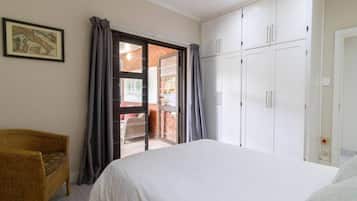 4 bedrooms, desk, iron/ironing board, free WiFi