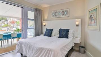 4 bedrooms, desk, iron/ironing board, free WiFi