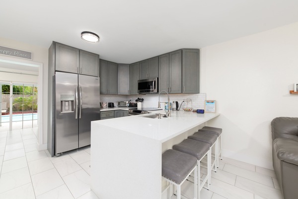 Réfrigérateur, micro-ondes, four, plaque de cuisson