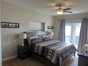 3 chambres, fer et planche à repasser, Wi-Fi, draps fournis