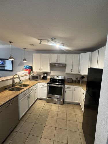 Reed’s Hideway !!!! Come stay in our beautiful condo in Pigeon Forge